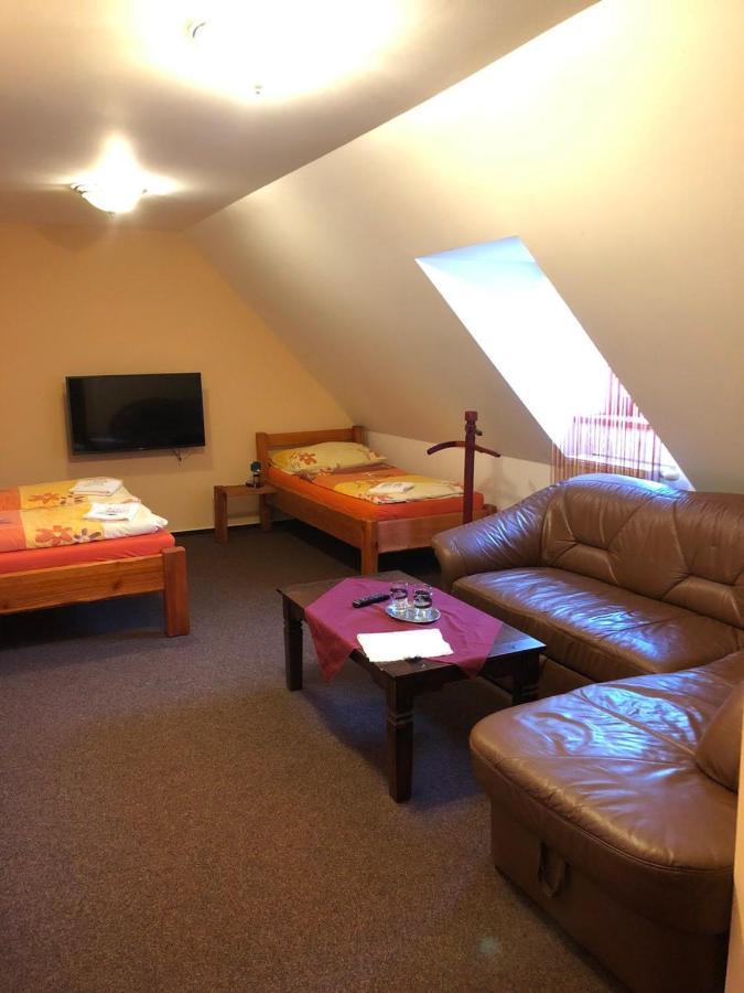Penzion Kelt Hotel Zator Bagian luar foto