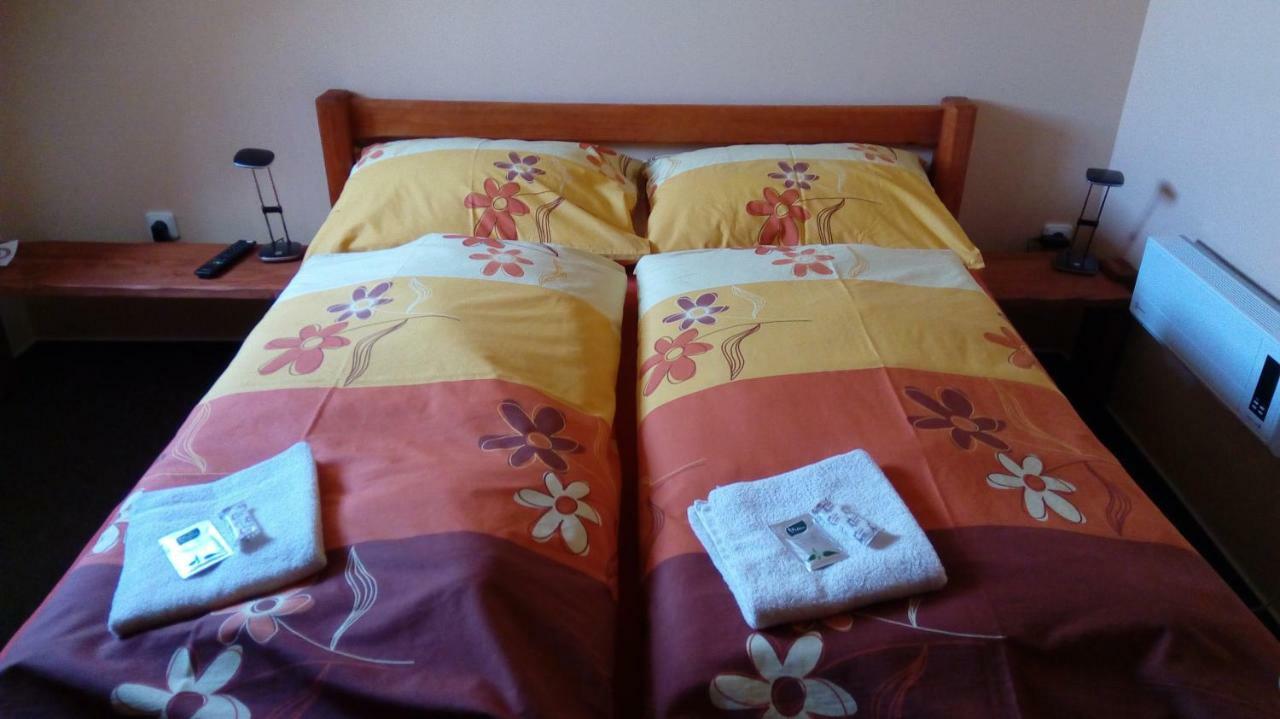 Penzion Kelt Hotel Zator Bagian luar foto