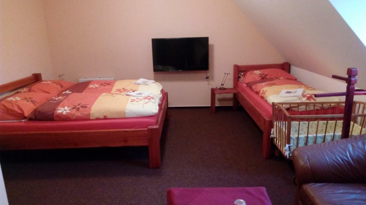 Penzion Kelt Hotel Zator Bagian luar foto